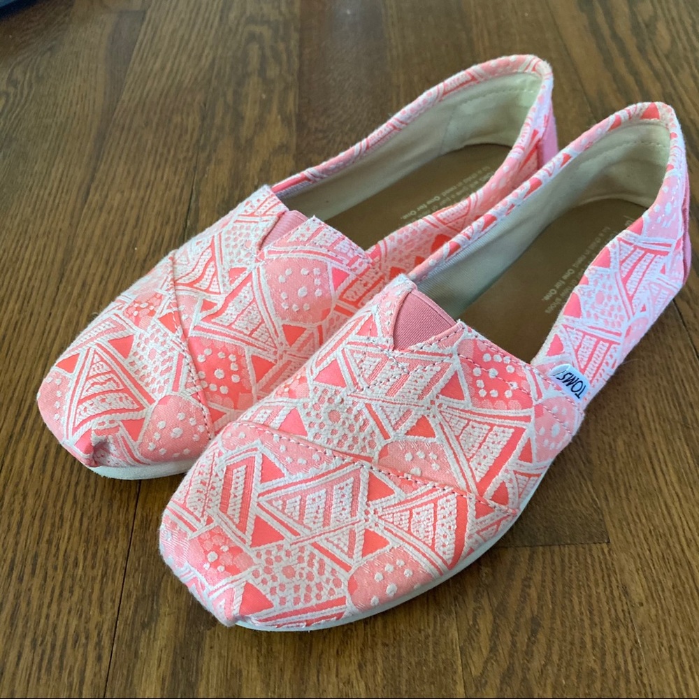 TOMS hot pink and white size 8